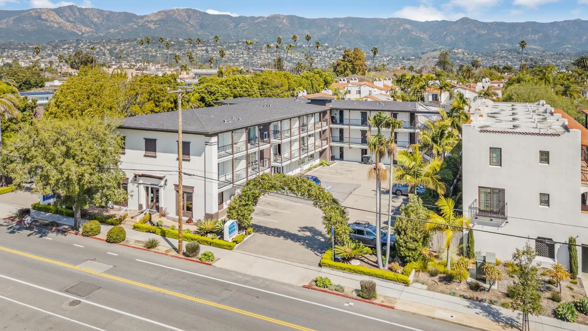 11 Central Hotels in West Beach, Santa Barbara Worth Booking