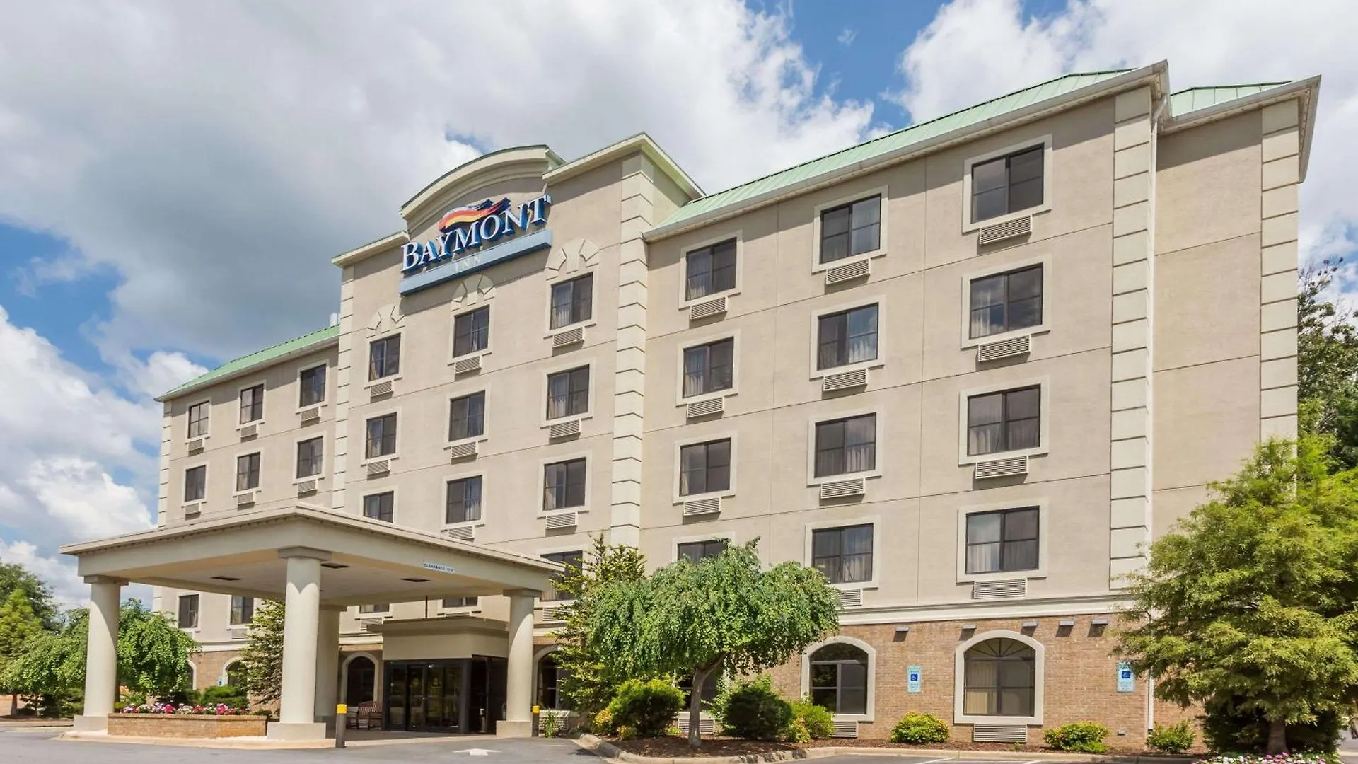 4 Smart Budget Hotels Near Tropical Gardens Mini Golf