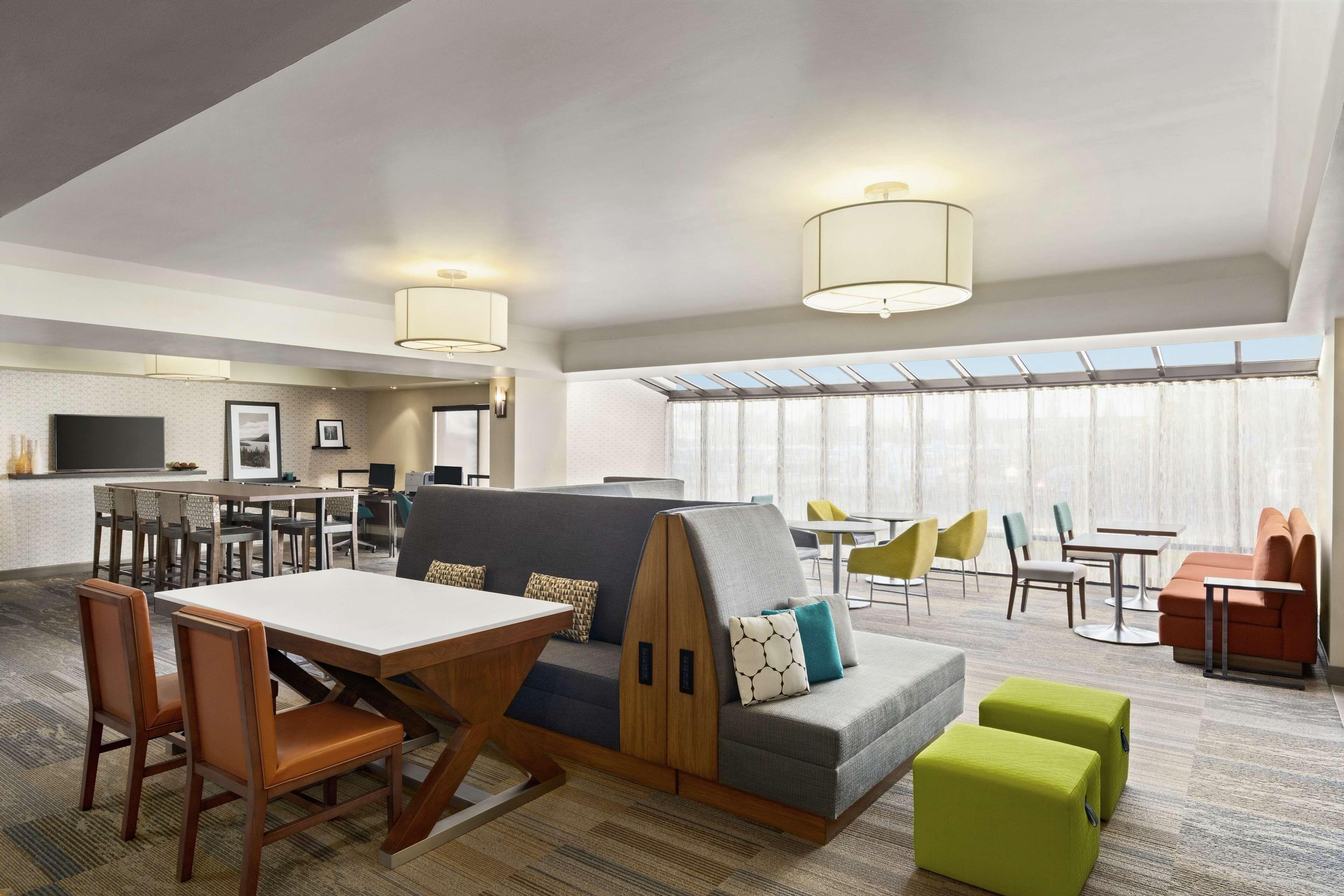 Where to Stay Near PDX: 4 Golf Hotels in Portland Airport Area