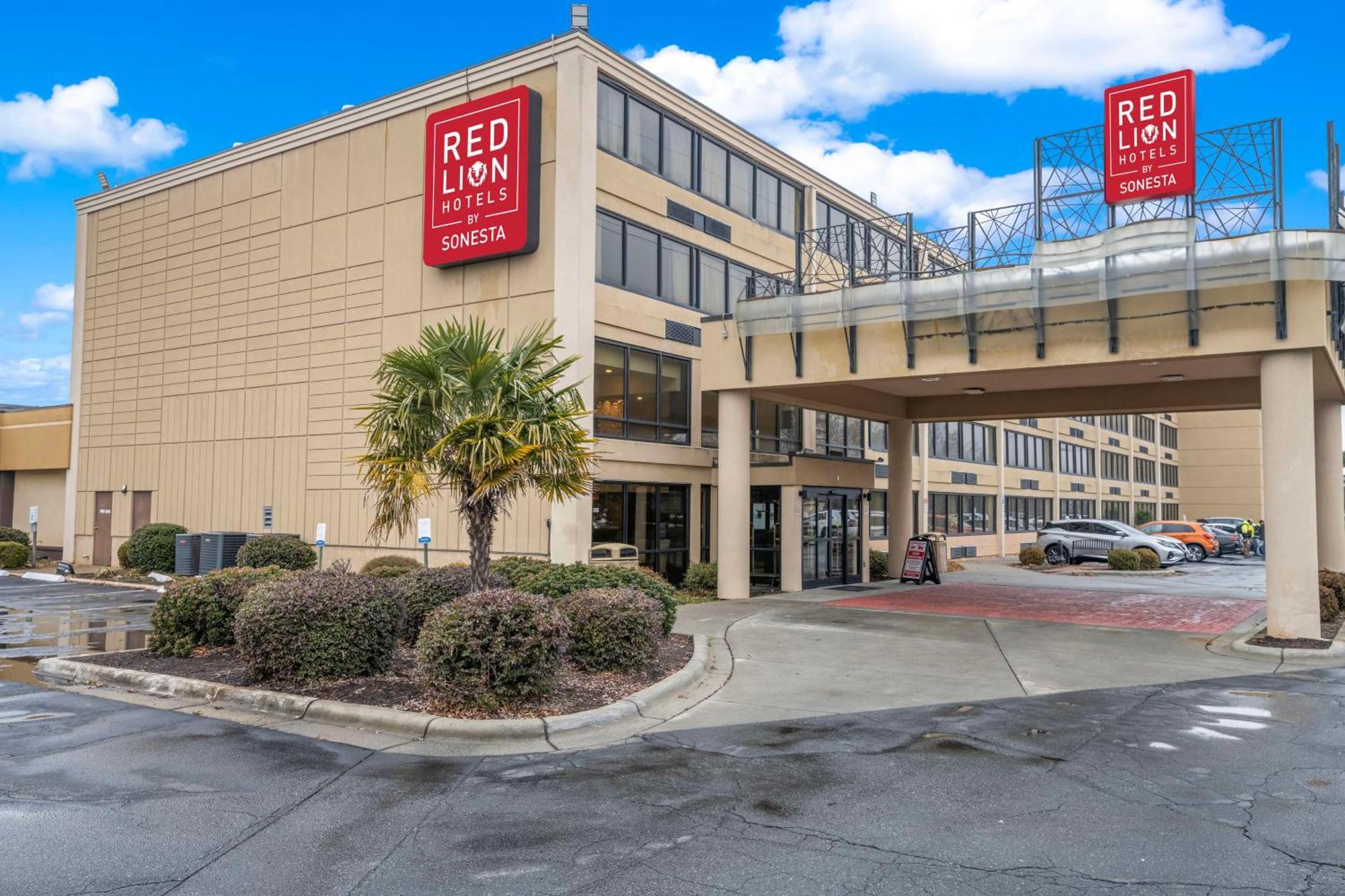 6 Smart Airport Hotels Near Bank of America Stadium Worth Booking