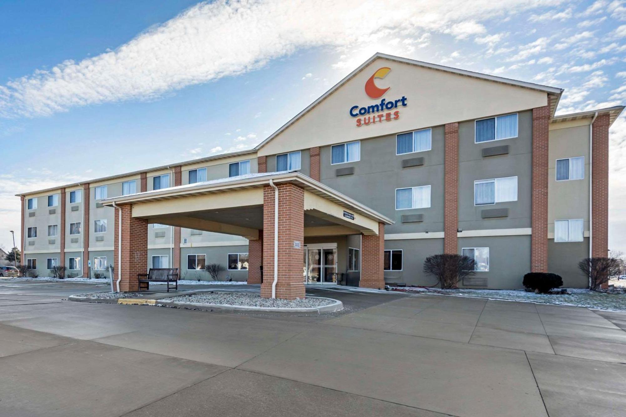 7 Business Hotels Near McLean County Museum of History